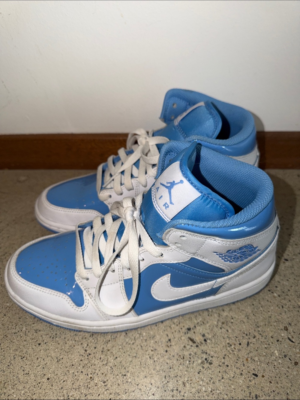 Nike Air Jordan 1 Mid SE GS "Legend Blue" in Youth Size 7